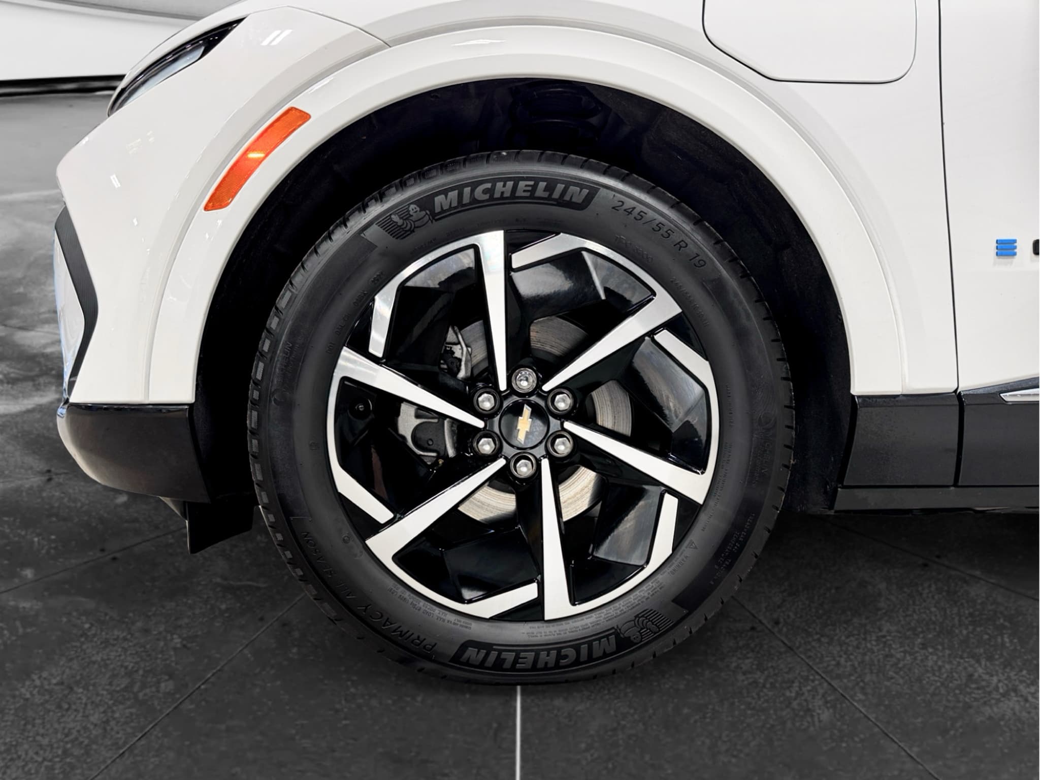 2024 Chevrolet Equinox EV view 29