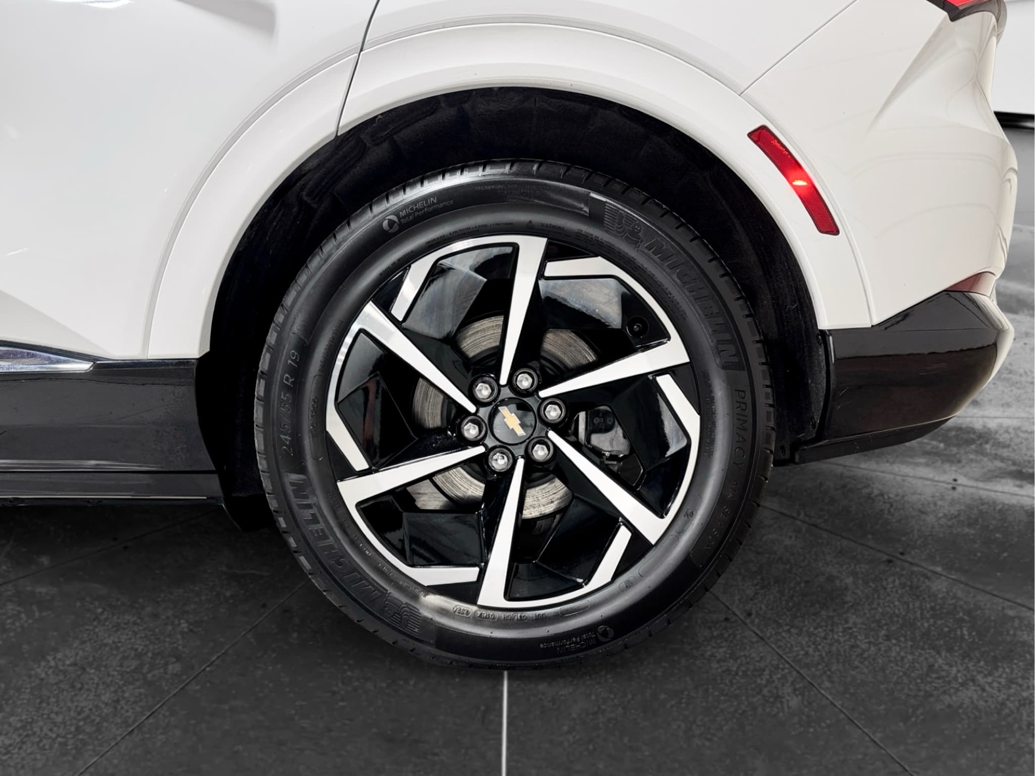 2024 Chevrolet Equinox EV view 31