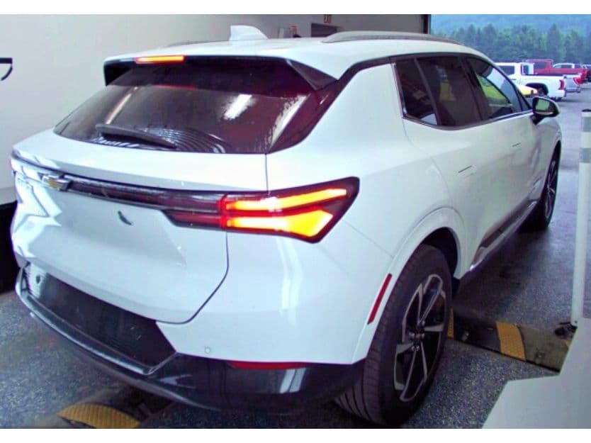 2024 Chevrolet Equinox EV view 3