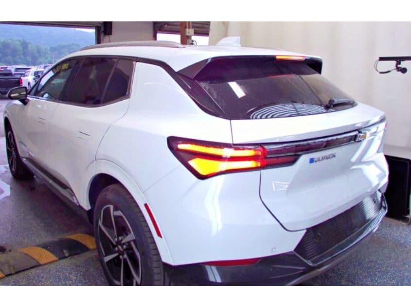 2024 Chevrolet Equinox EV view 4
