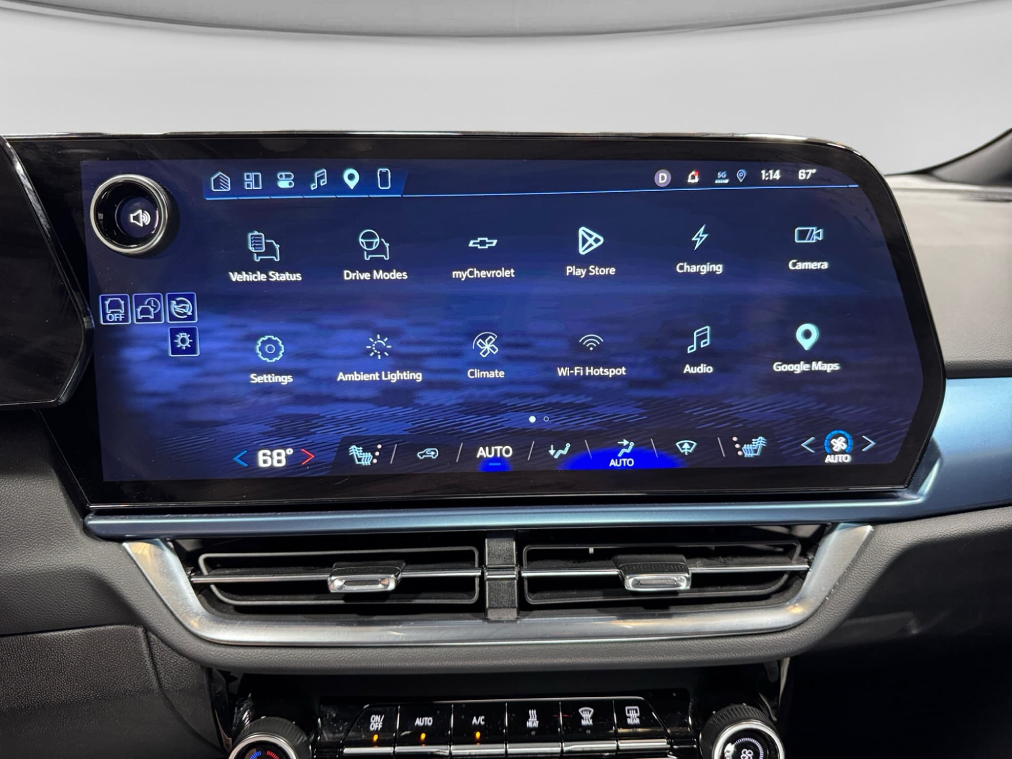 2024 Chevrolet Equinox EV view 13