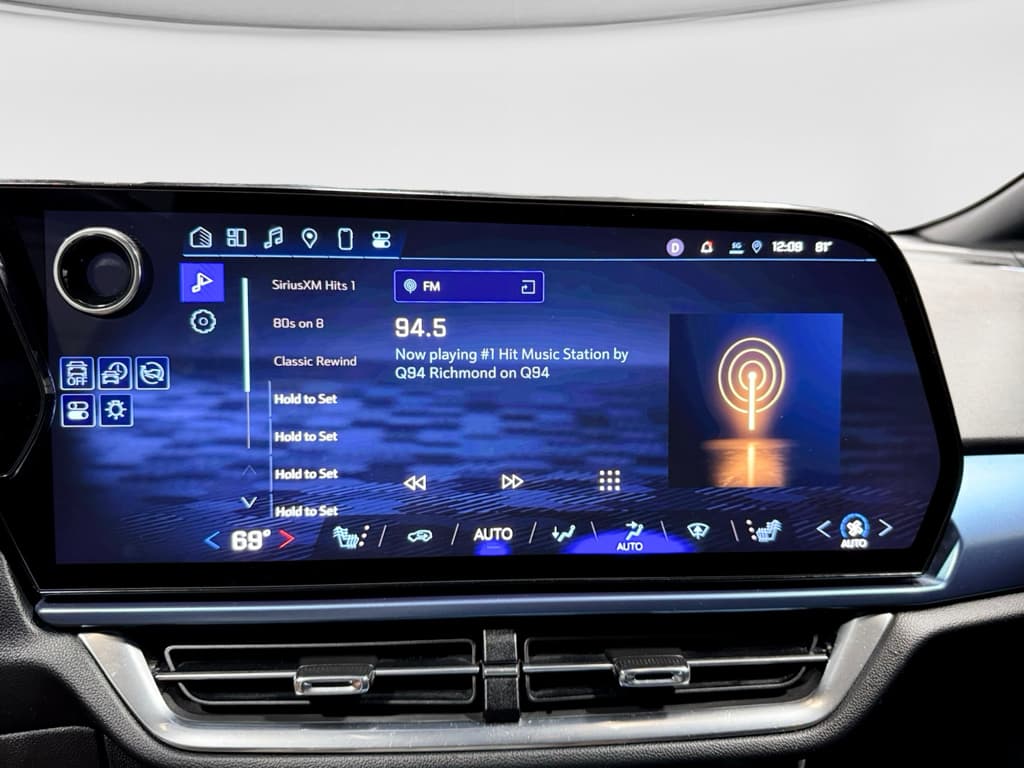2024 Chevrolet Equinox EV view 11