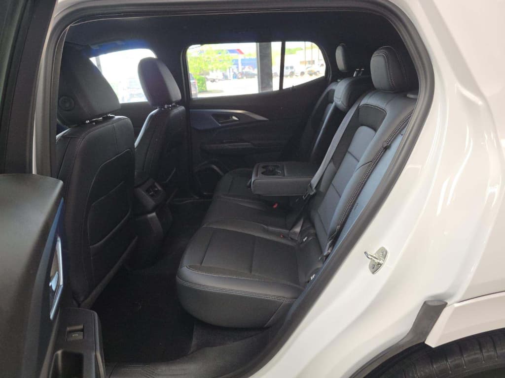 2024 Chevrolet Equinox EV view 5
