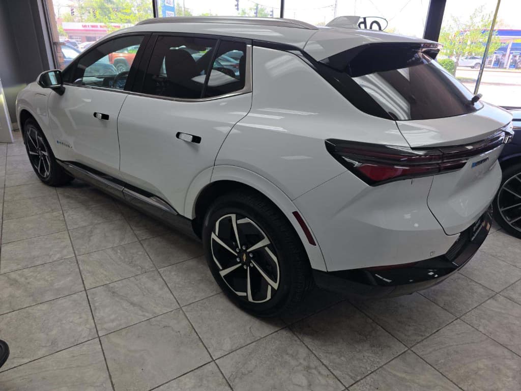 2024 Chevrolet Equinox EV view 2
