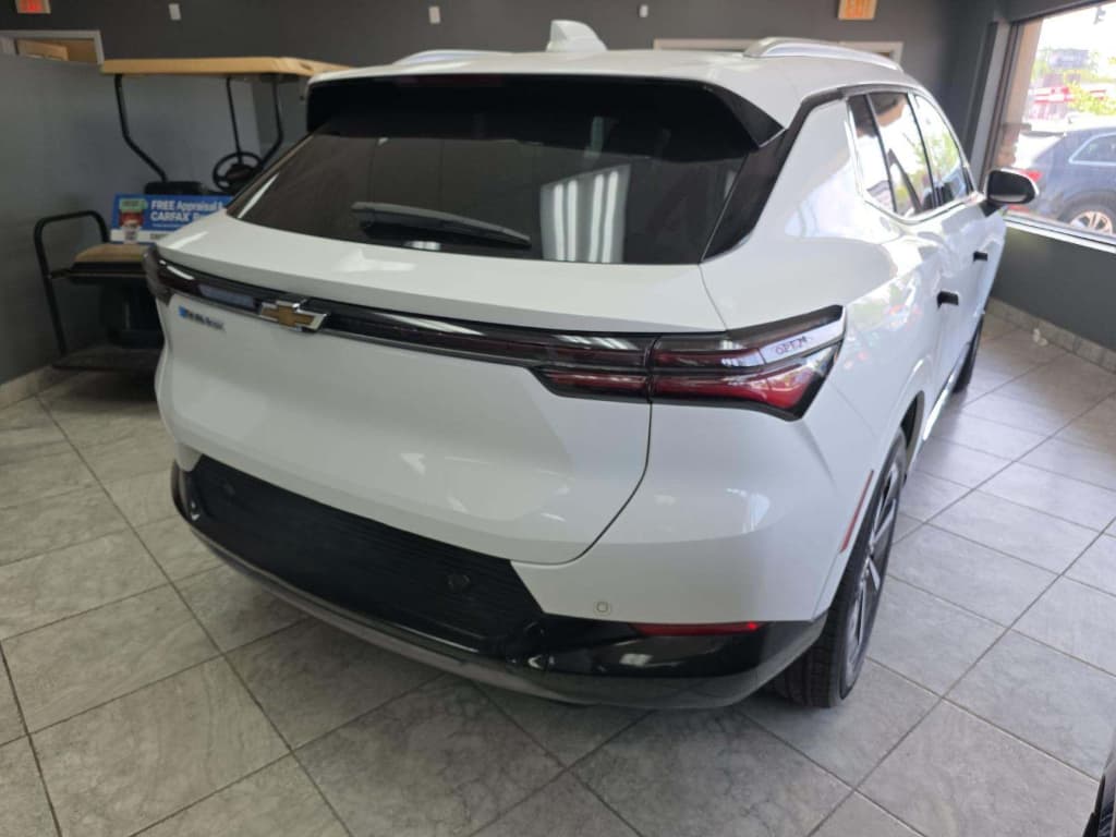 2024 Chevrolet Equinox EV view 3