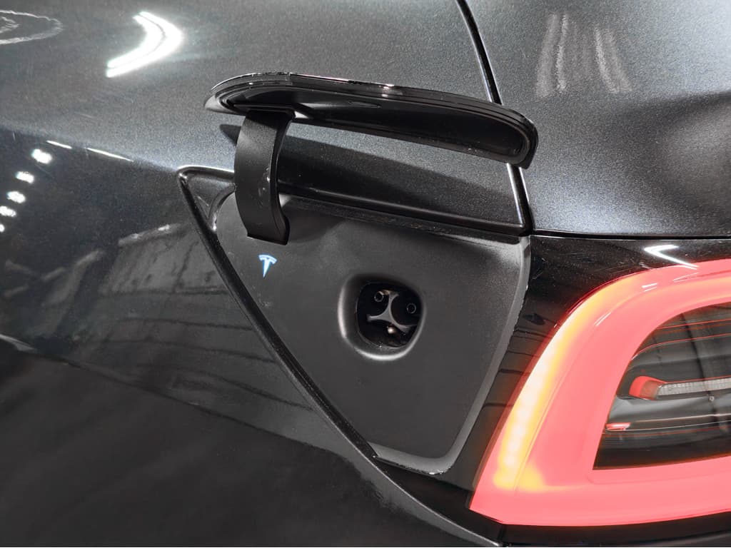 2025 Tesla Model Y view 5