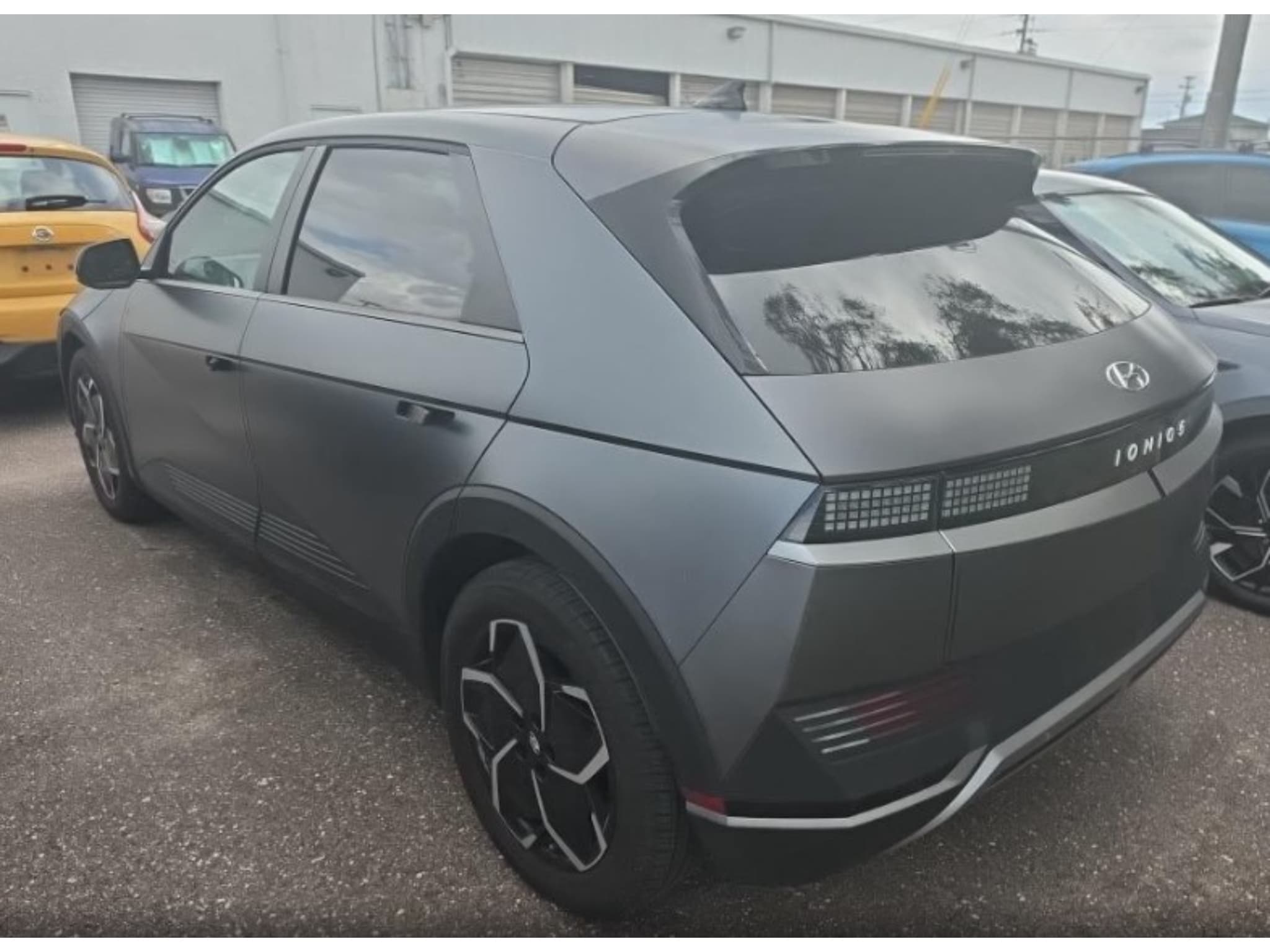 2024 Hyundai IONIQ 5 view 3