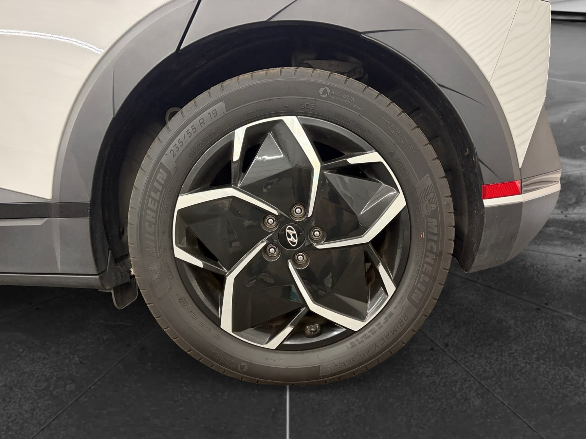 2024 Hyundai IONIQ 5 view 33