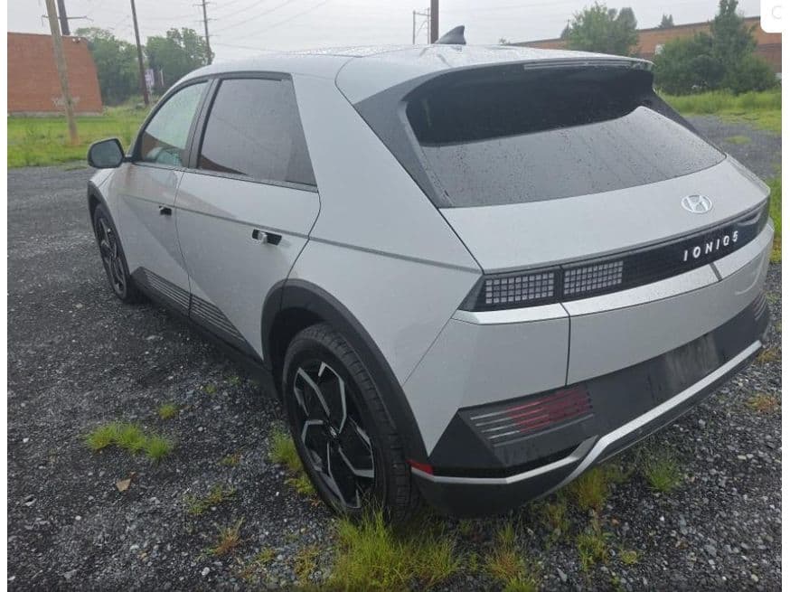 2024 Hyundai IONIQ 5 view 3
