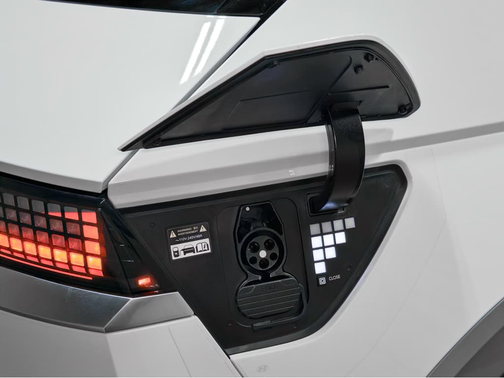 2024 Hyundai IONIQ 5 view 5