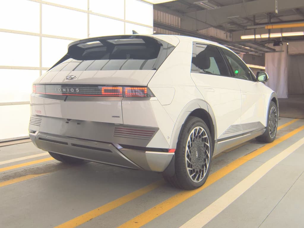 2024 Hyundai IONIQ 5 view 3