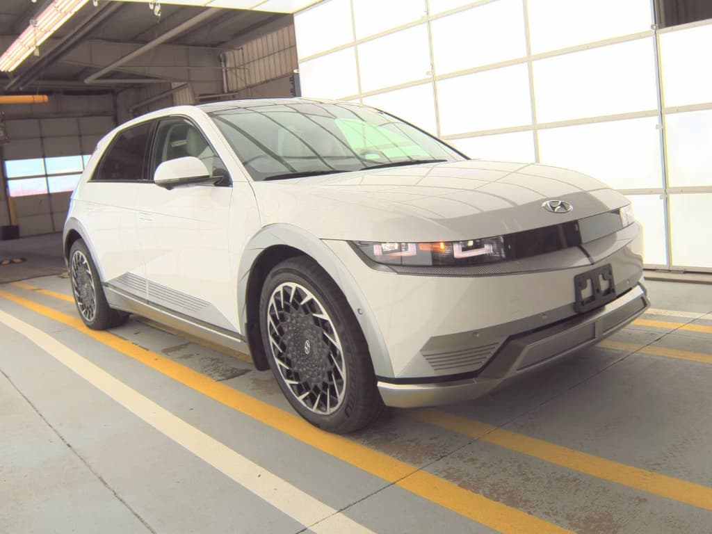 2024 Hyundai IONIQ 5 view 2