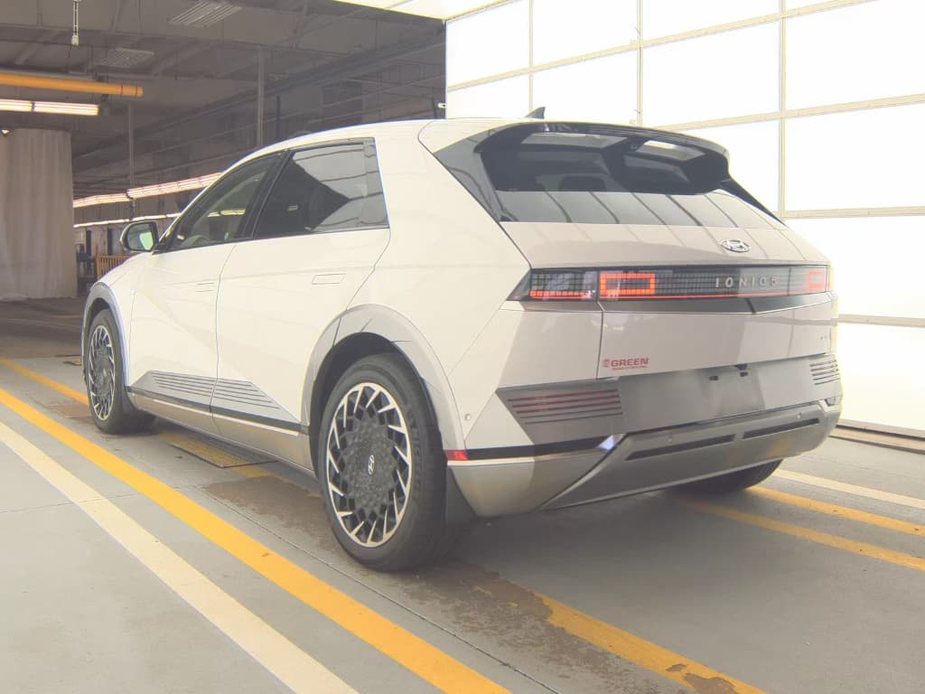 2024 Hyundai IONIQ 5 view 4