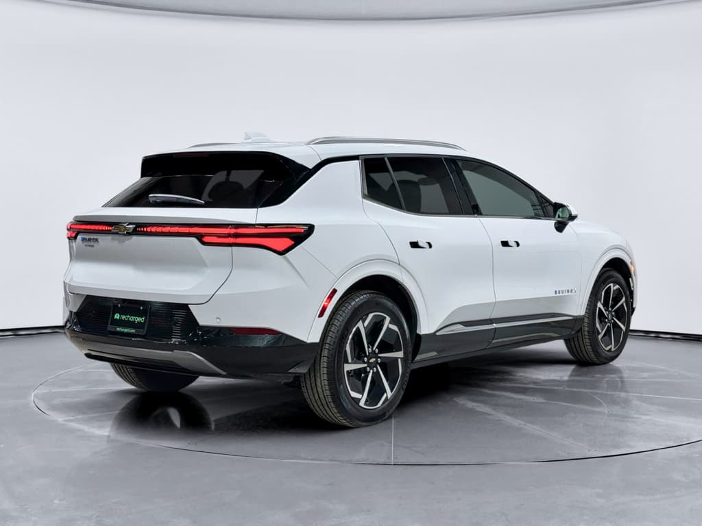 2024 Chevrolet Equinox EV view 3