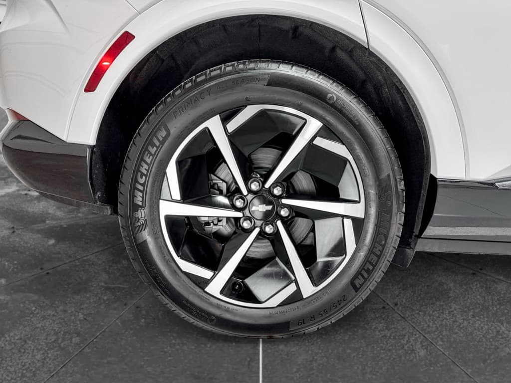 2024 Chevrolet Equinox EV view 36