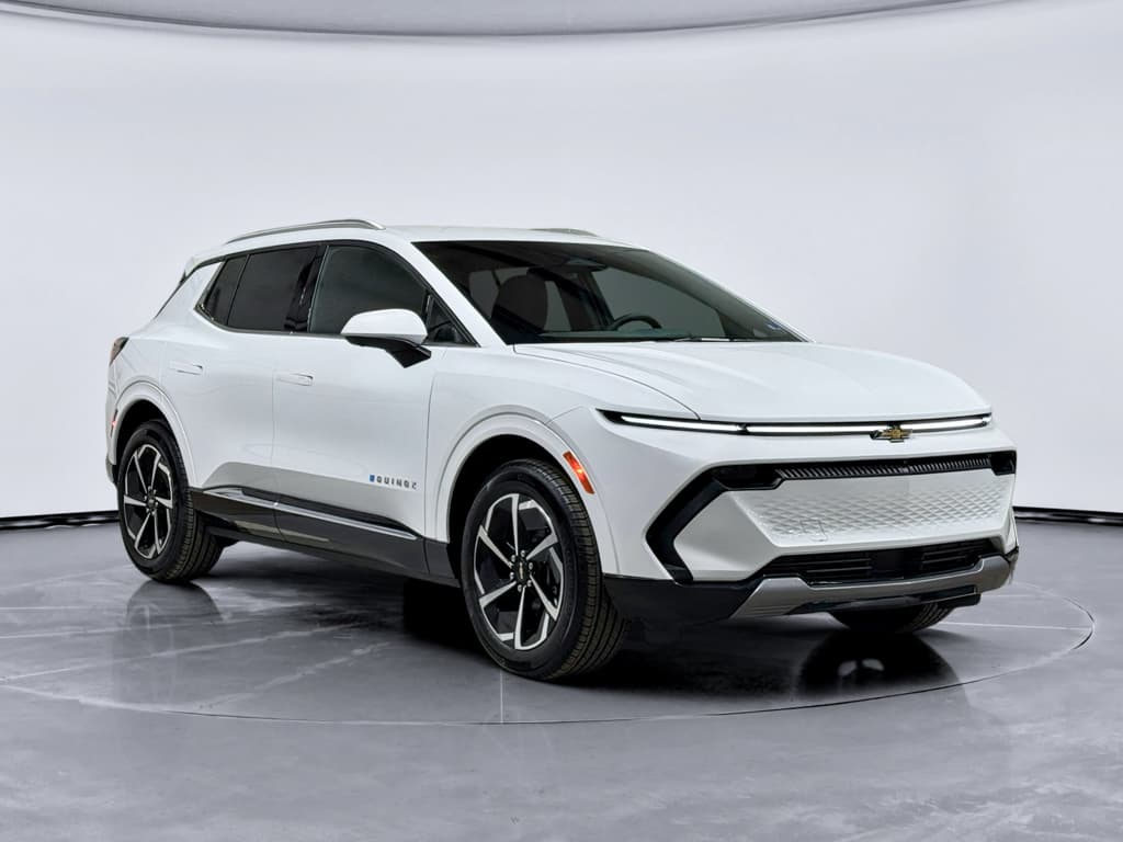 2024 Chevrolet Equinox EV view 4