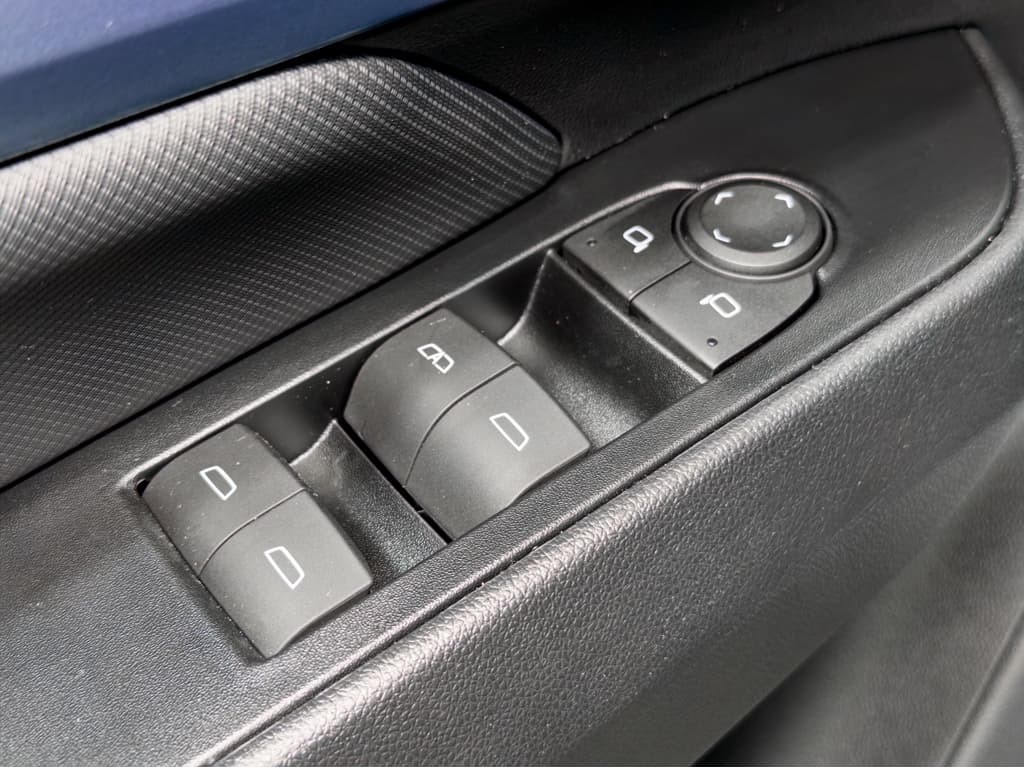 2024 Chevrolet Equinox EV view 8