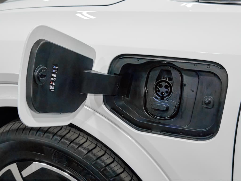 2024 Chevrolet Equinox EV view 5