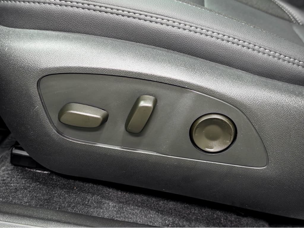 2024 Chevrolet Equinox EV view 7