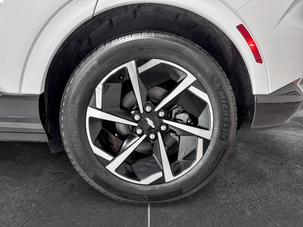 2024 Chevrolet Equinox EV view 32