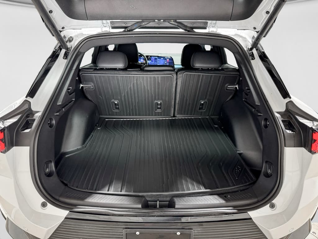 2024 Chevrolet Equinox EV view 26