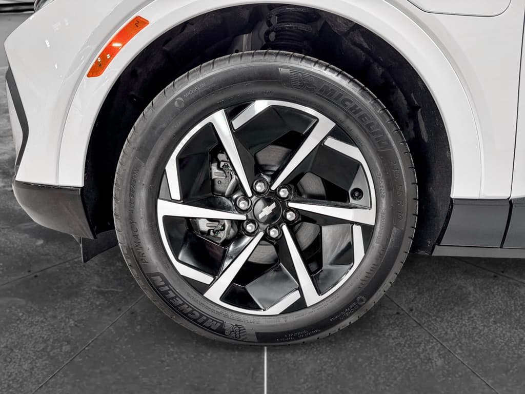 2024 Chevrolet Equinox EV view 30