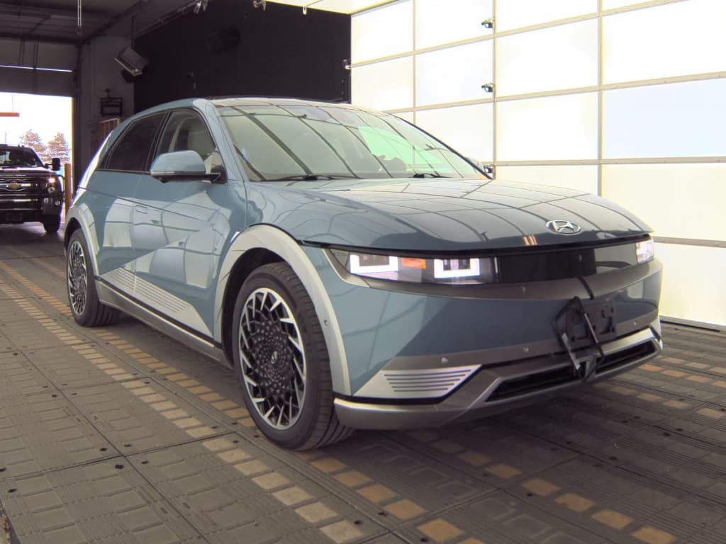 2024 Hyundai IONIQ 5 view 2