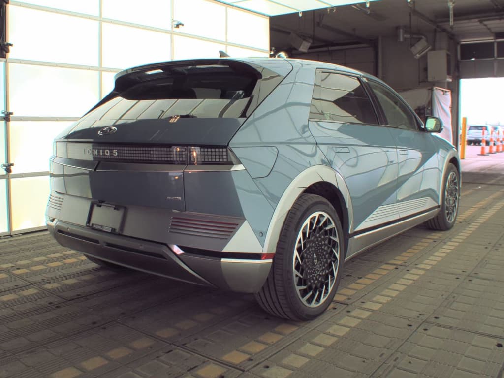 2024 Hyundai IONIQ 5 view 3