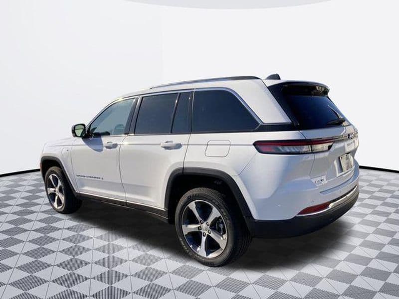 2023 Jeep Grand Cherokee 4xe view 3