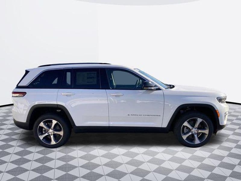 2023 Jeep Grand Cherokee 4xe view 5
