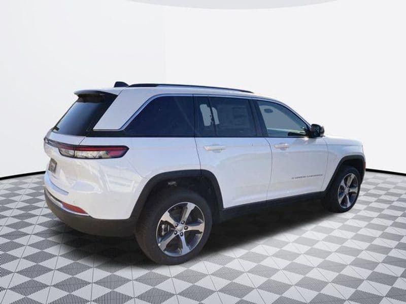 2023 Jeep Grand Cherokee 4xe view 4