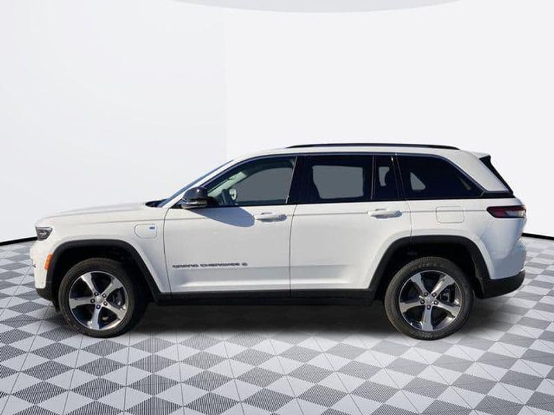 2023 Jeep Grand Cherokee 4xe view 2