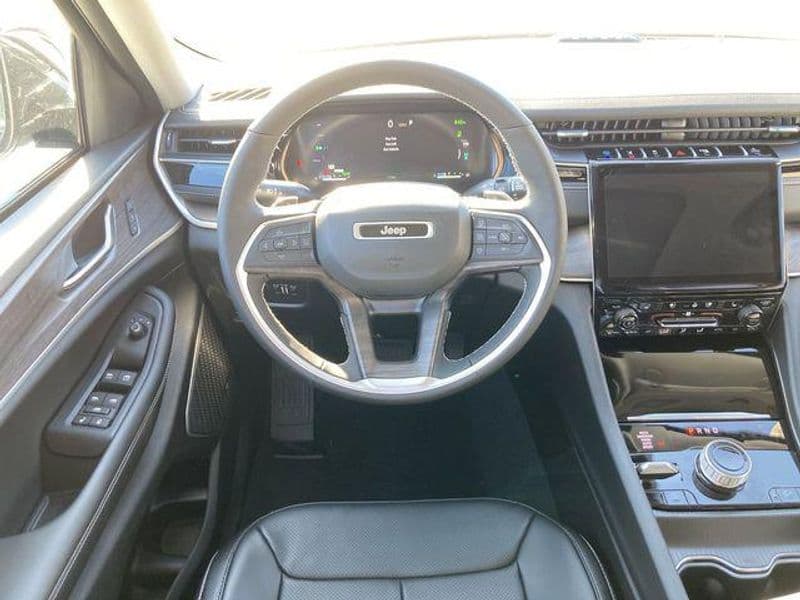 2023 Jeep Grand Cherokee 4xe view 8