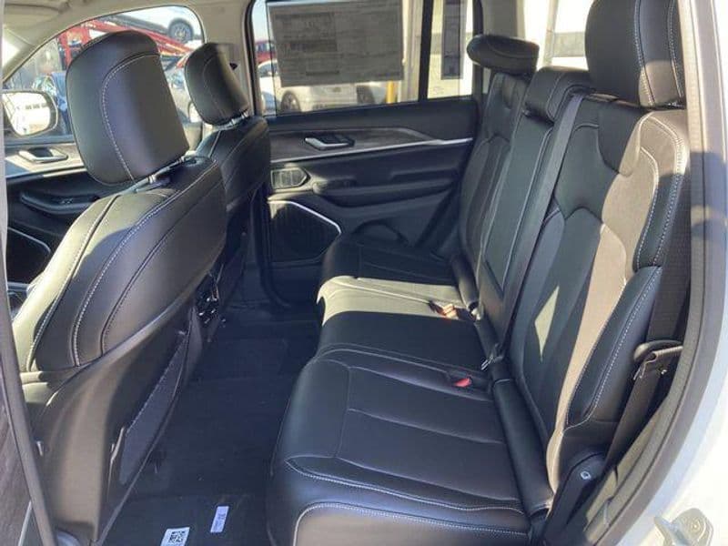 2023 Jeep Grand Cherokee 4xe view 10