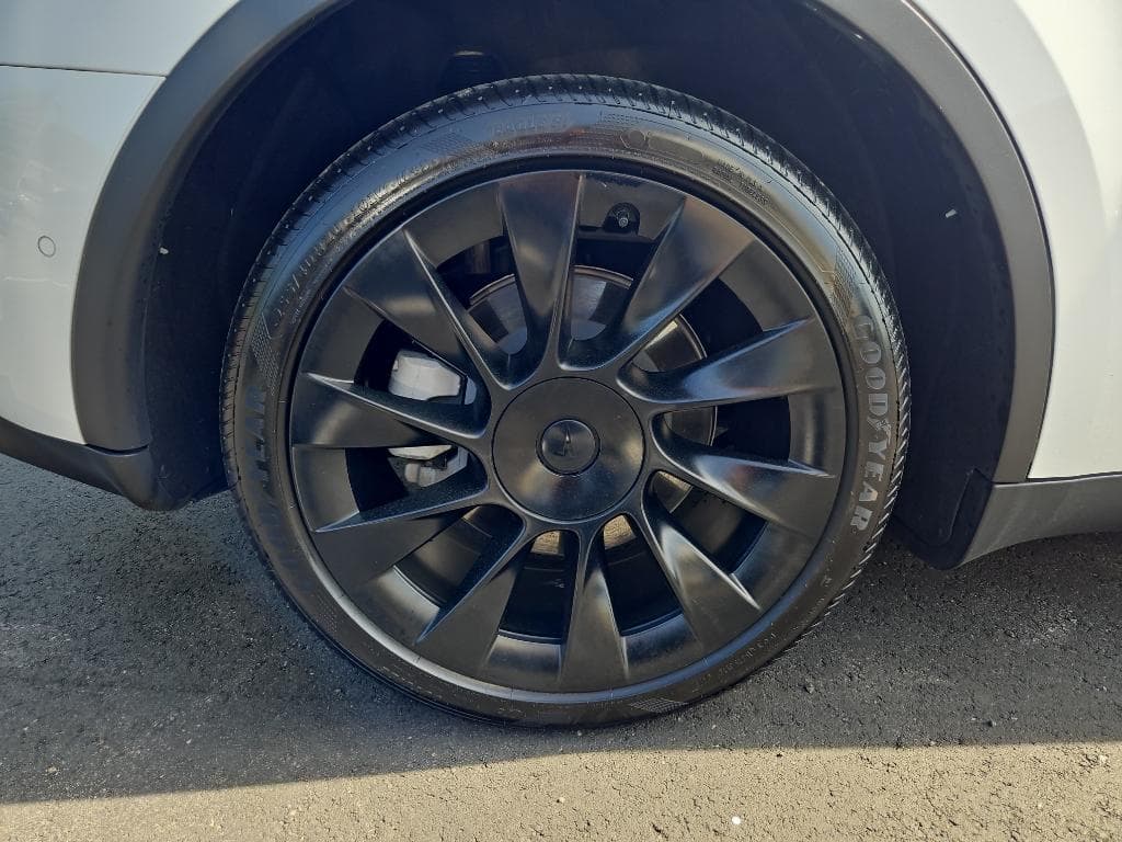 2021 Tesla Model Y view 26
