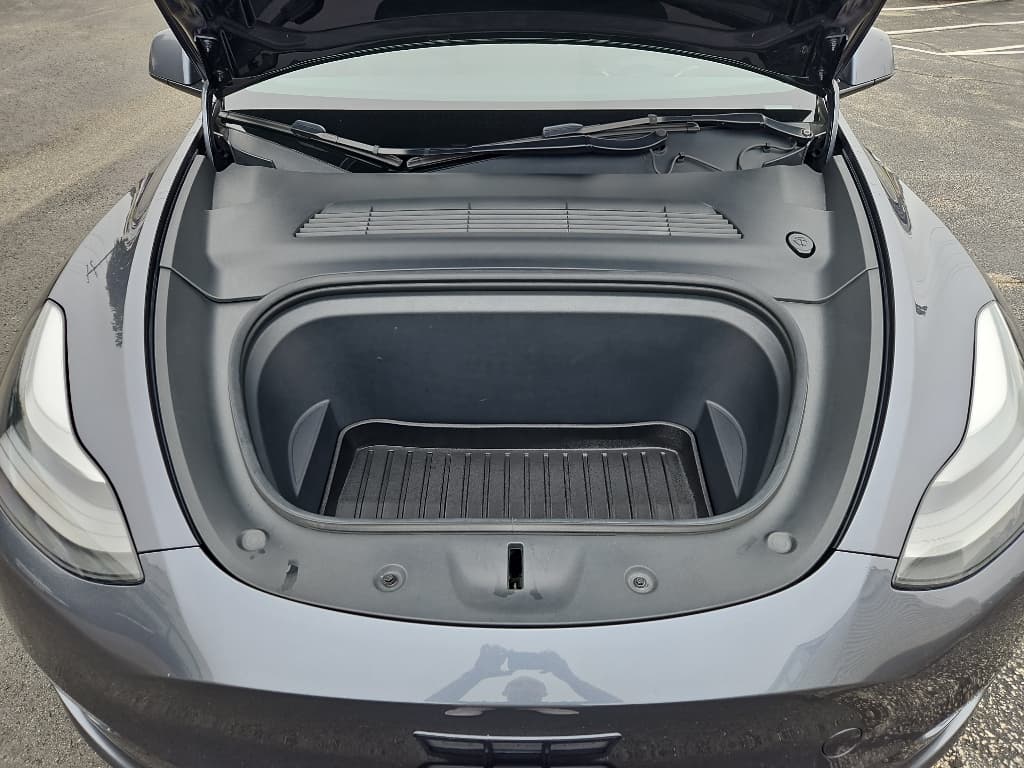 2021 Tesla Model Y view 21
