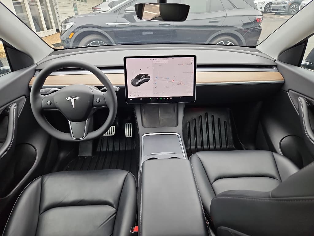 2021 Tesla Model Y view 14