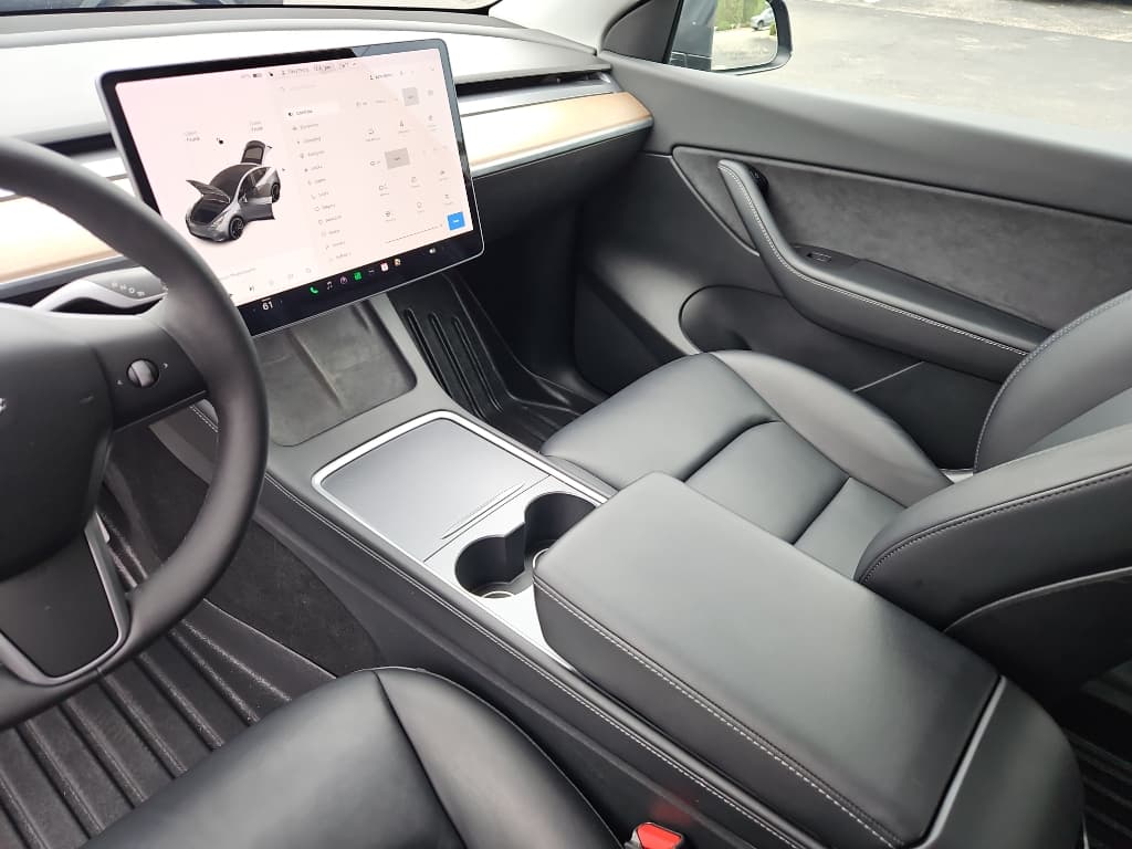 2021 Tesla Model Y view 15