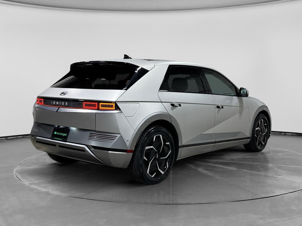 2024 Hyundai IONIQ 5 view 3