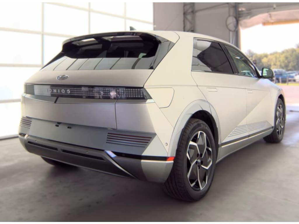 2024 Hyundai IONIQ 5 view 2