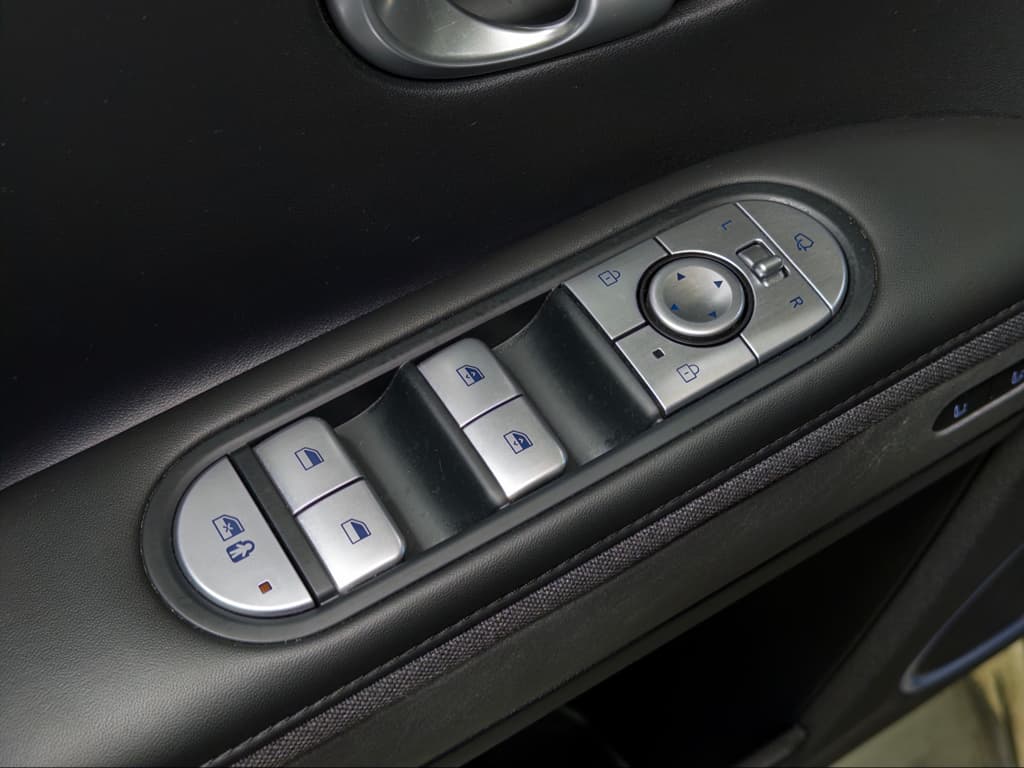 2024 Hyundai IONIQ 5 view 7