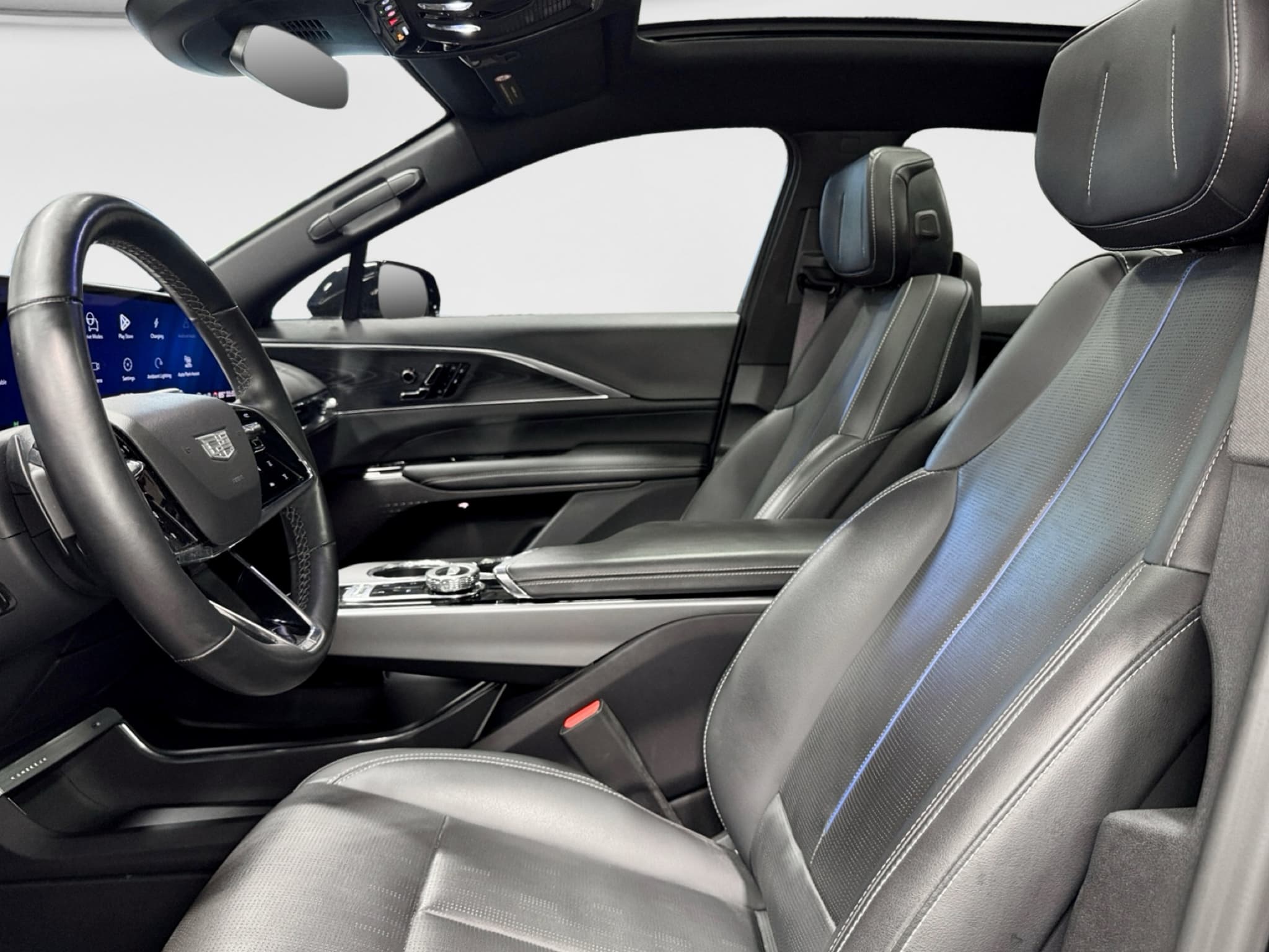 2025 Cadillac Lyriq view 17