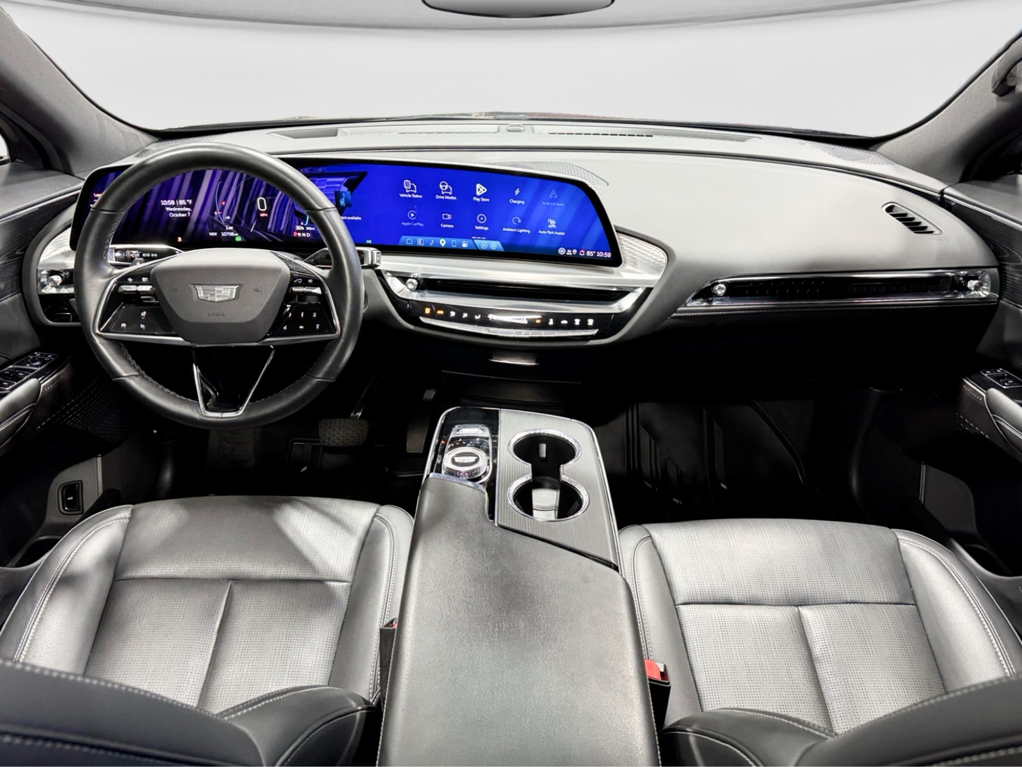 2025 Cadillac Lyriq view 16
