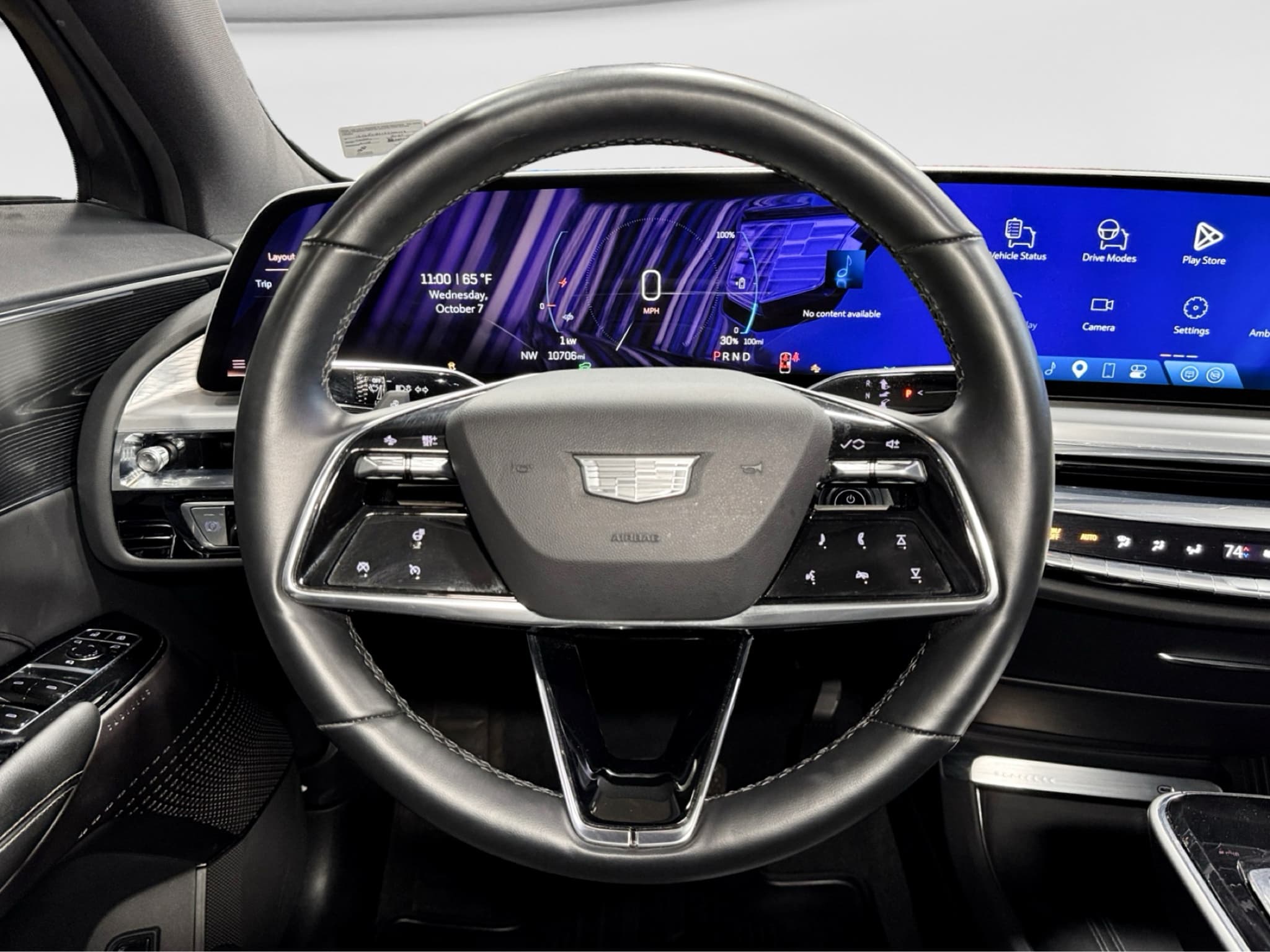 2025 Cadillac Lyriq view 8