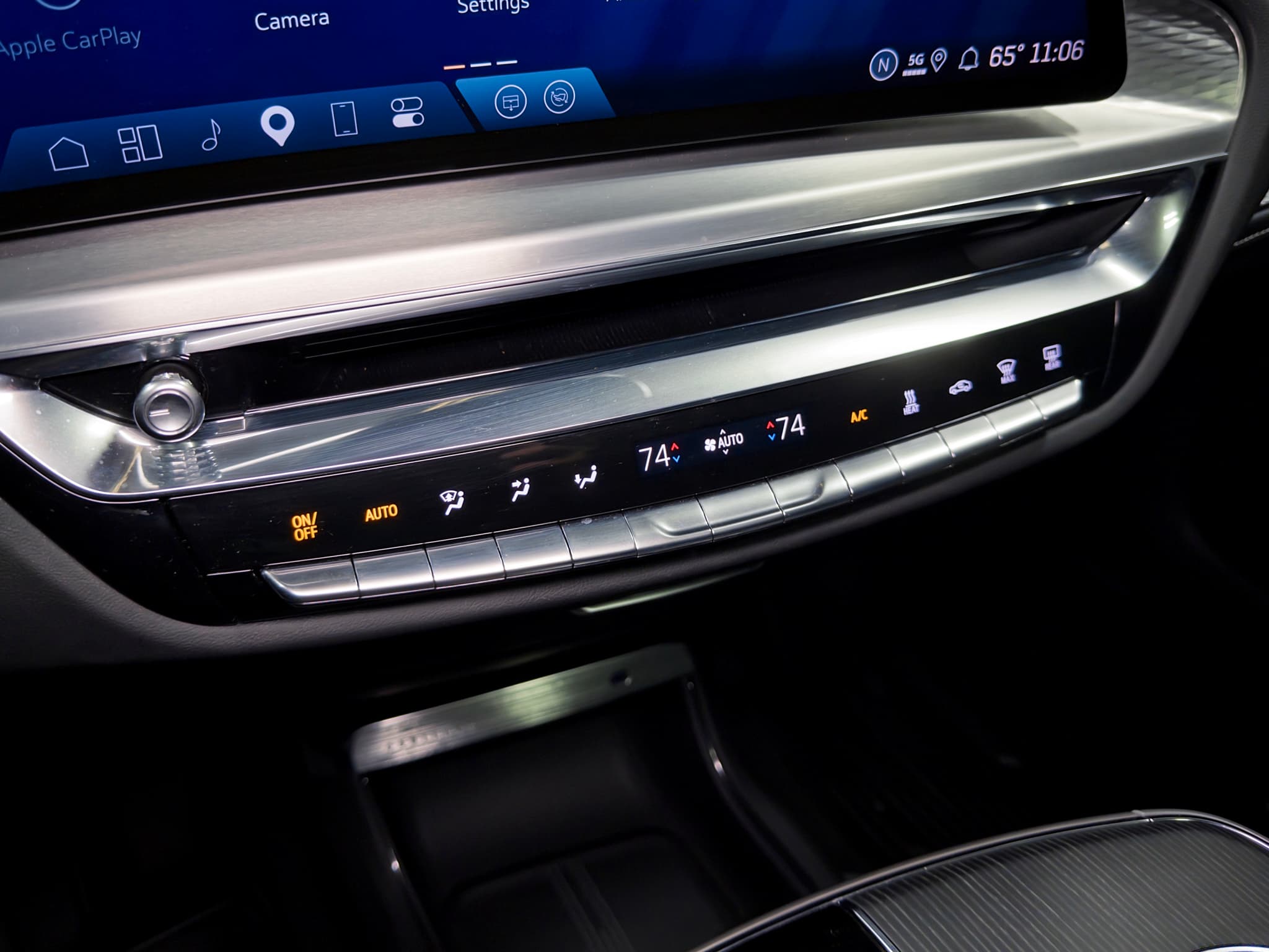 2025 Cadillac Lyriq view 15