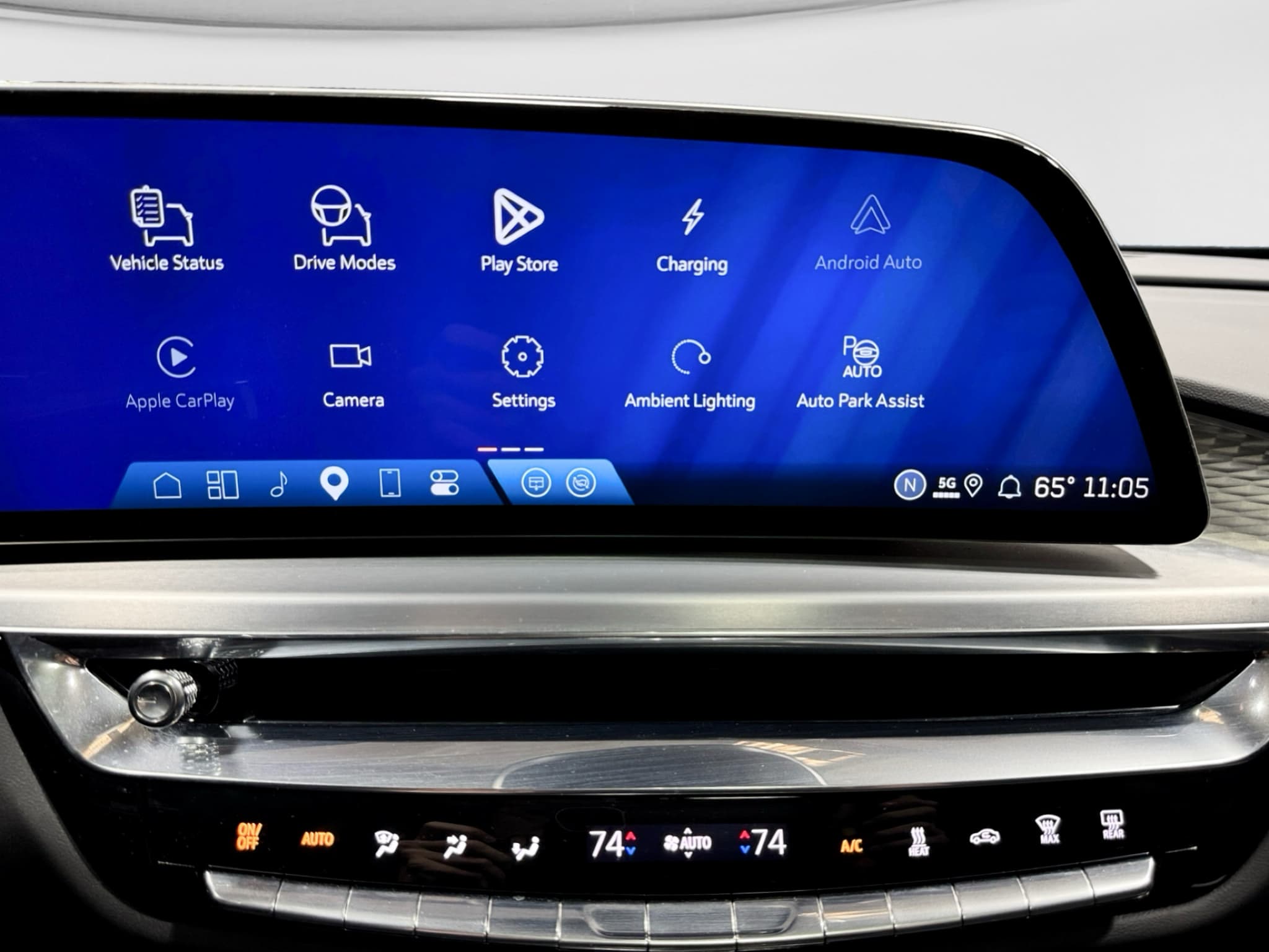 2025 Cadillac Lyriq view 13