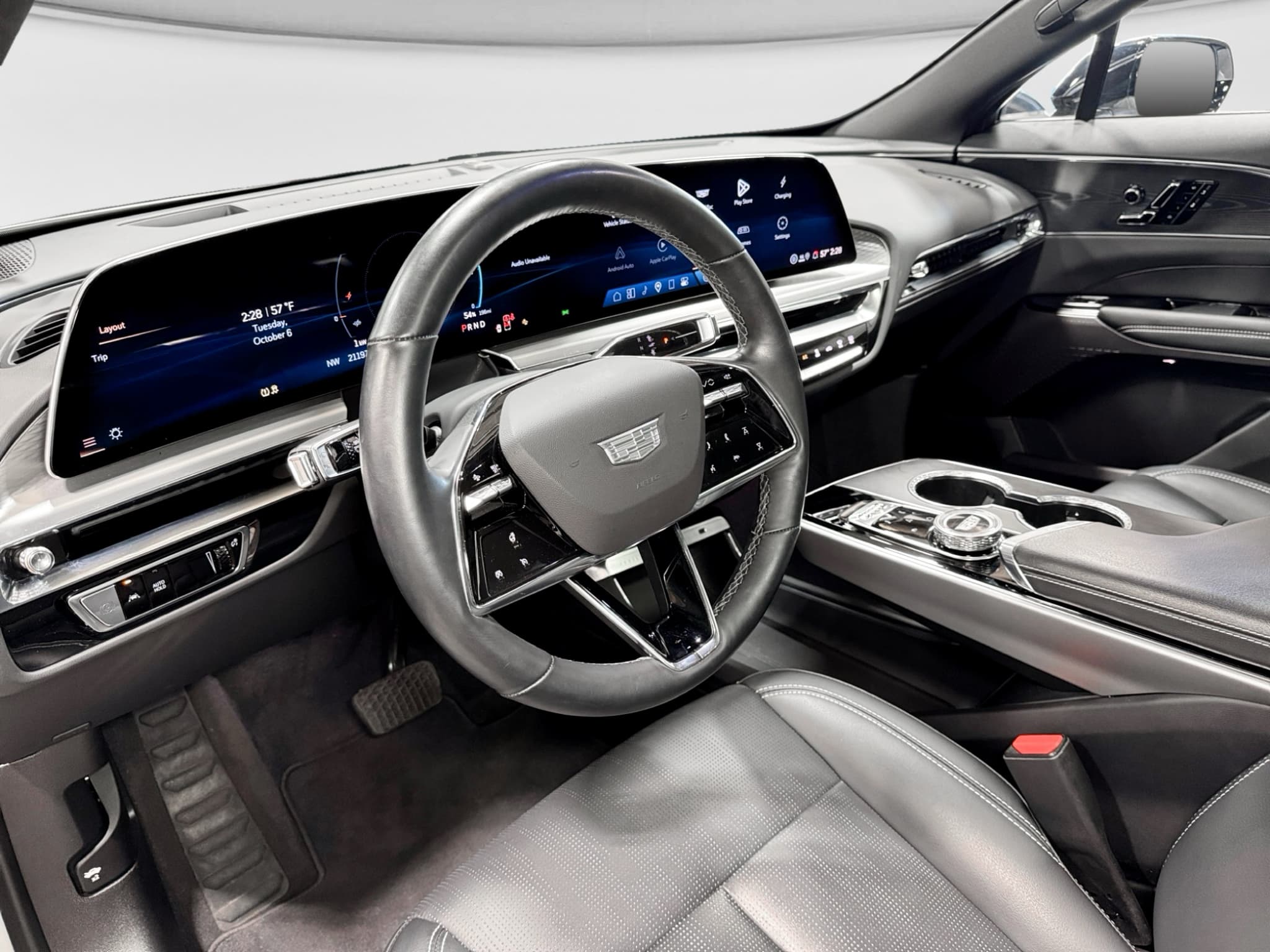 2025 Cadillac Lyriq view 17