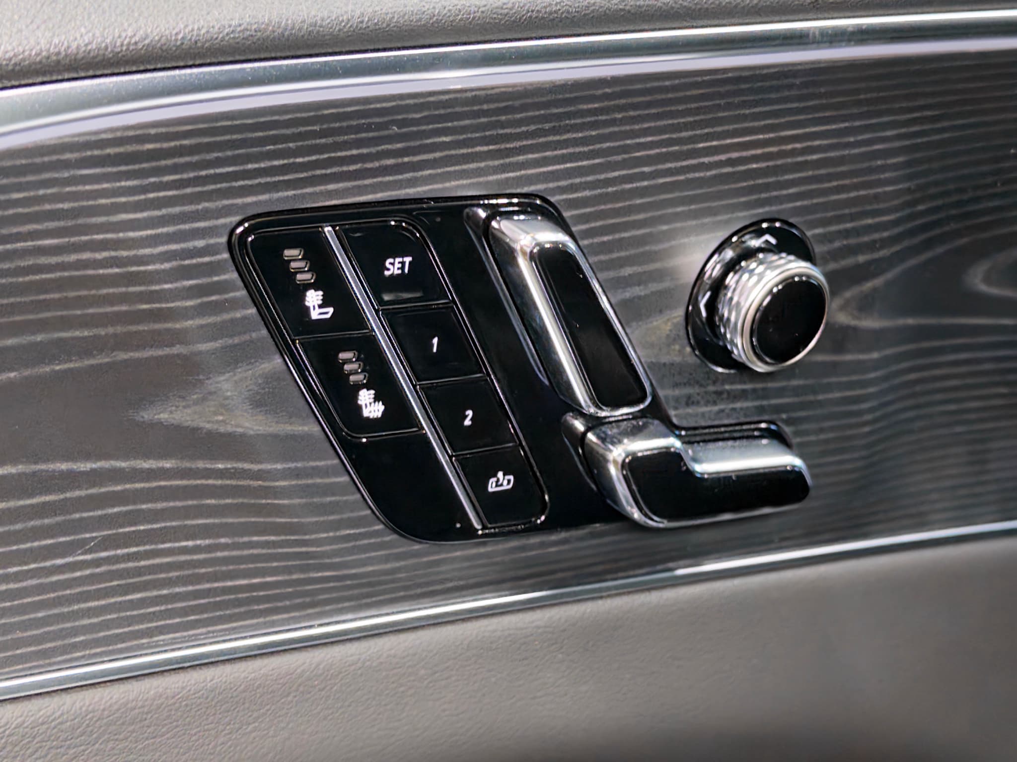 2025 Cadillac Lyriq view 6
