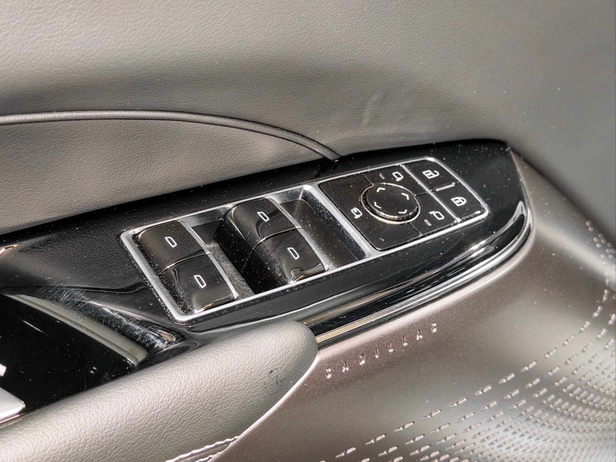 2025 Cadillac Lyriq view 7