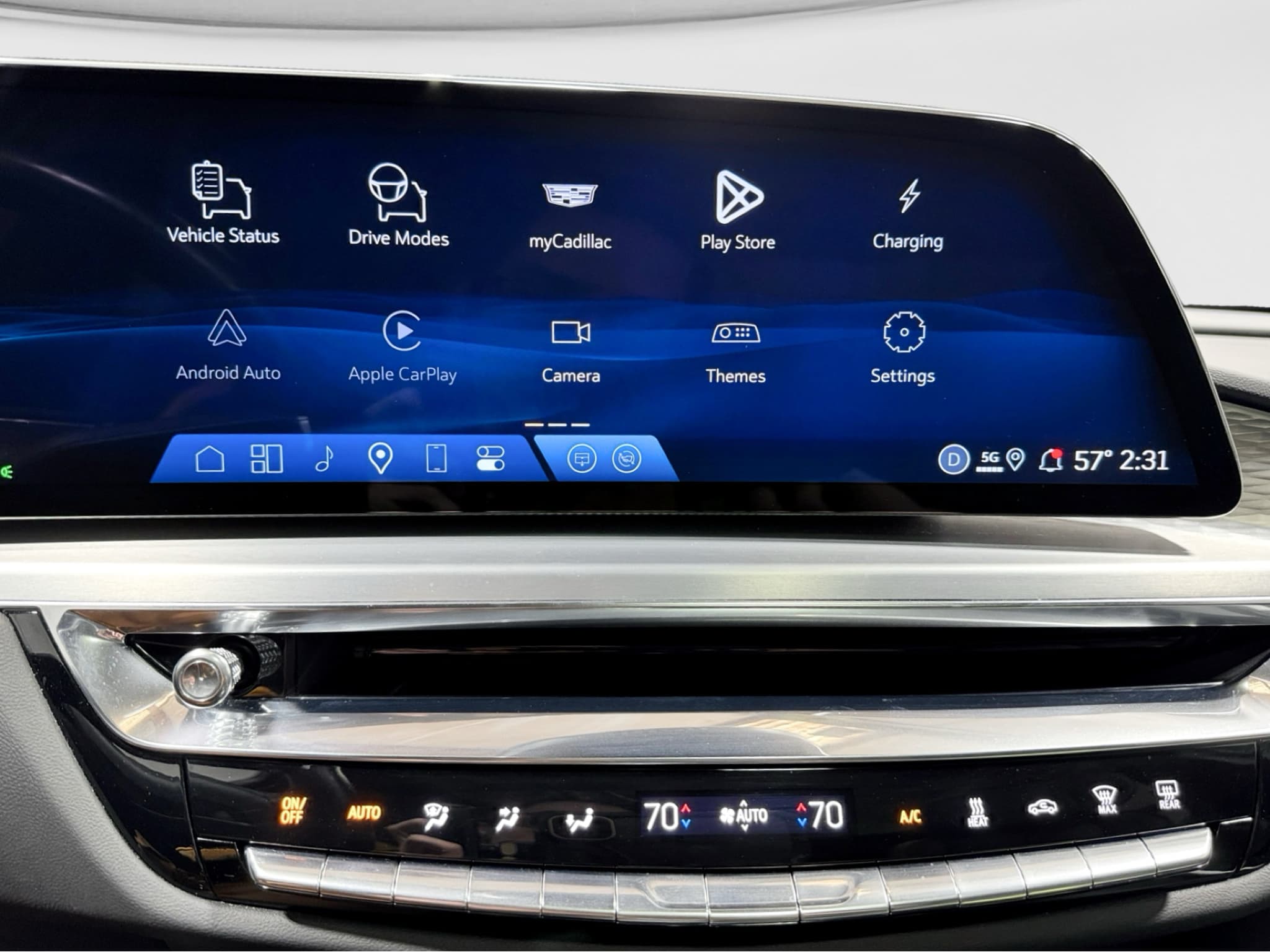 2025 Cadillac Lyriq view 12